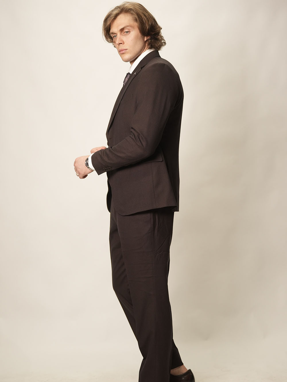 Костюм-тройка коричневого цвета Костюм-тройка коричневого цвета
